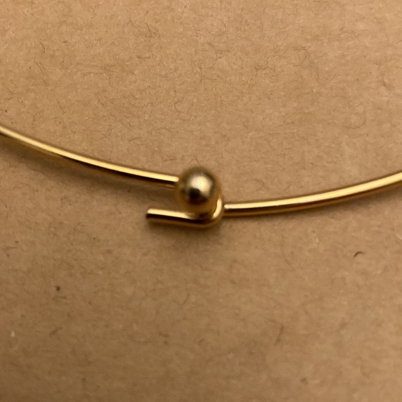 Triangular, Goldtone PENDANT with FLORAL motif + Goldtone COLLAR NECKLACE - Picture 4 of 5